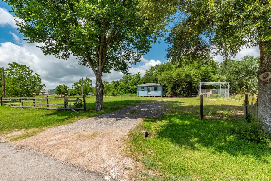 7230 Moore Street, Hitchcock, TX 77563 - Image #2