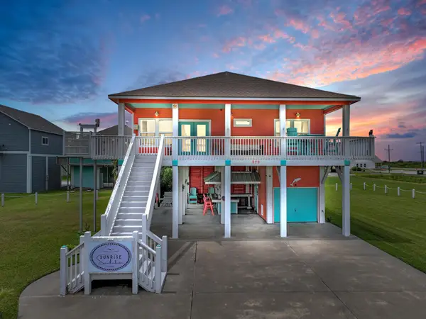 979 Palmridge Drive, Crystal Beach, TX 77650