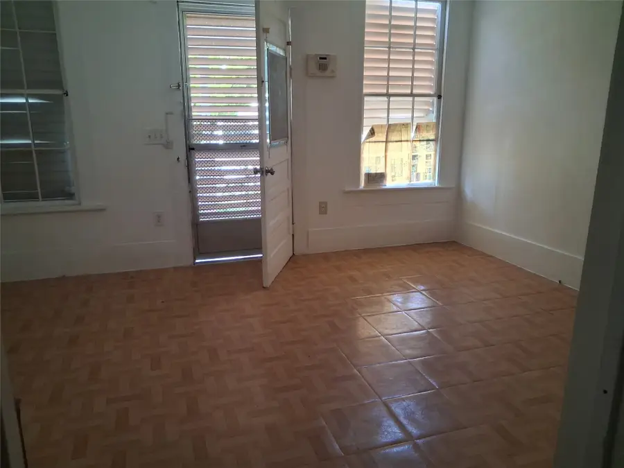 1911 Avenue O 1/2, Galveston, TX 77550 - #2