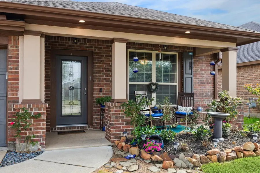 1922 Cadbury Castle Lane, Fresno, TX 77545 - Image #2
