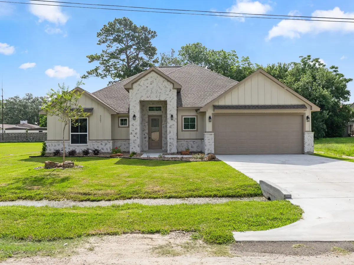 3207 Ave I, Bay City, TX 77414 - #1