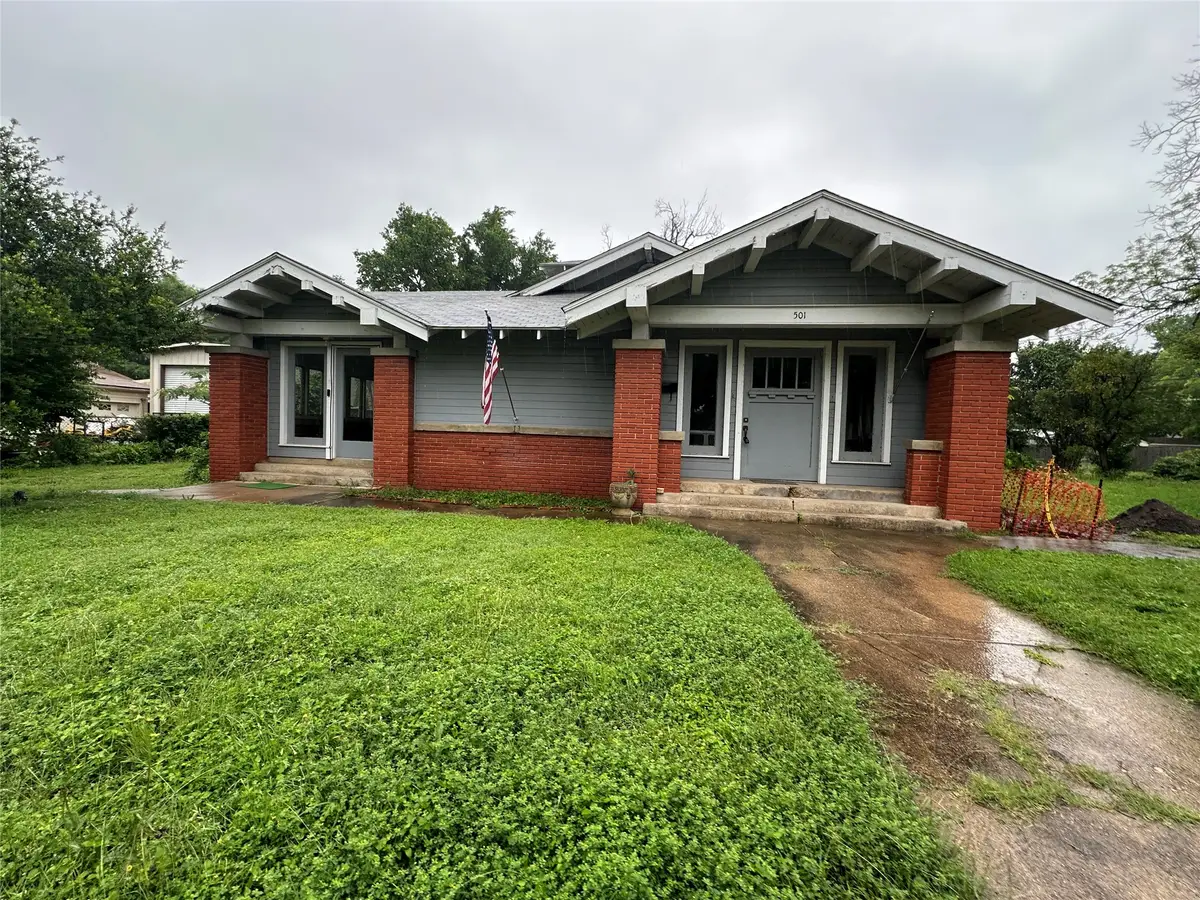 501 E 6th Street, Cameron, TX 76520 - #1