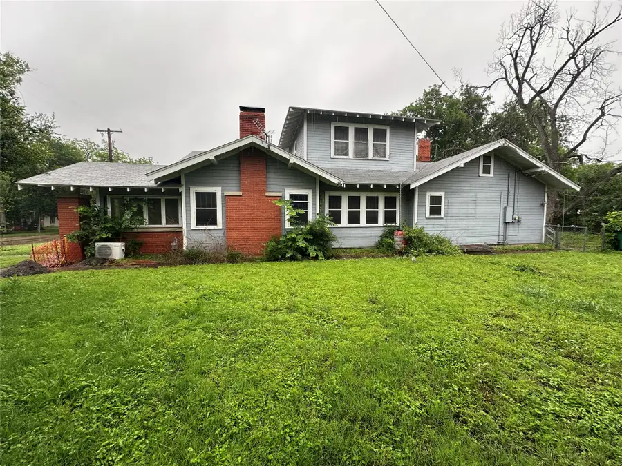 501 E 6th Street, Cameron, TX 76520 - #2