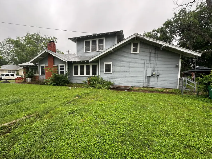 501 E 6th Street, Cameron, TX 76520 - #3