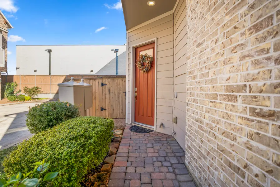 8422 Oak Leaf Point Drive, Houston, TX 77055 - Image #2