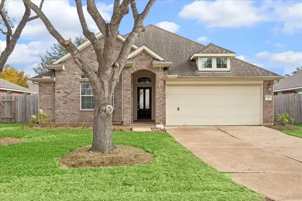1909 Lazy Hollow Lane, Pearland, TX 77581