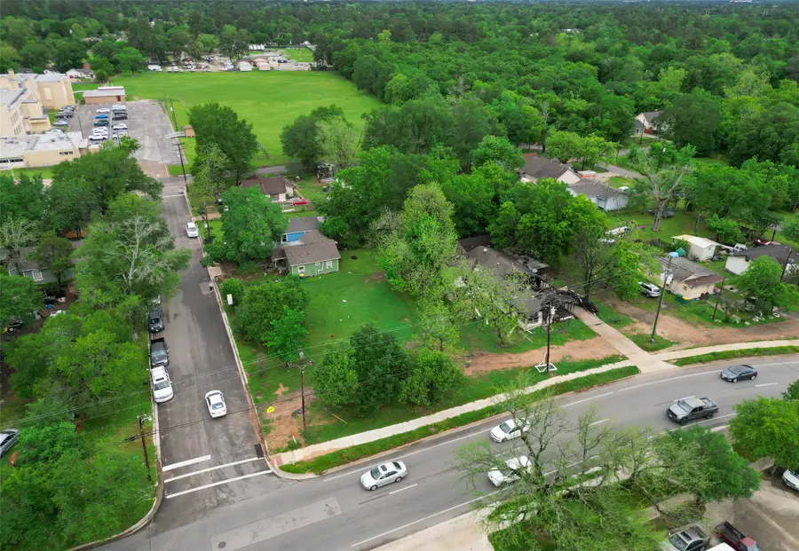 406 E Phillips Street, Conroe, TX 77301 - Image #2