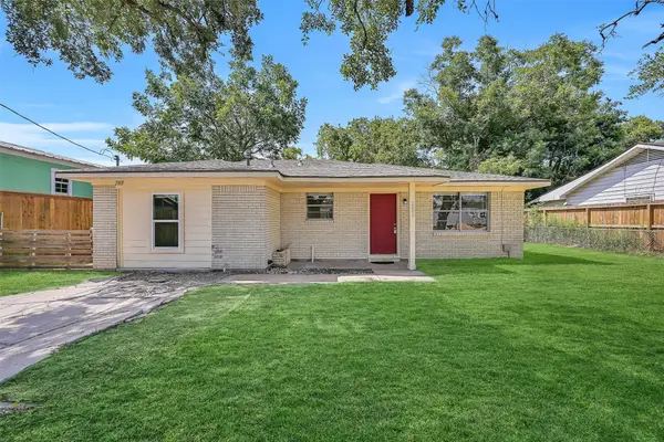 2803 22nd Street, Dickinson, TX 77539