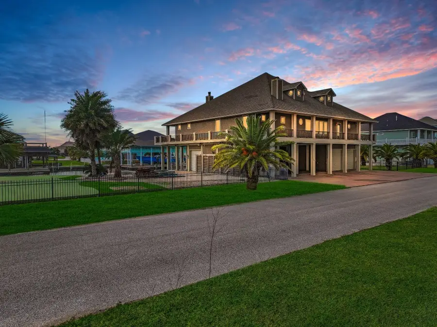1239 Lagoon Drive, Crystal Beach, TX 77650 - #2