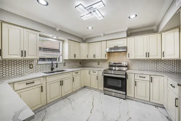 7834 Vickijohn Drive, Houston, TX 77071