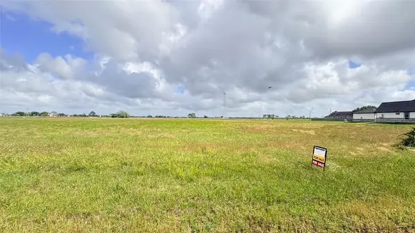383 Brahman Trail, Angleton, TX 77515