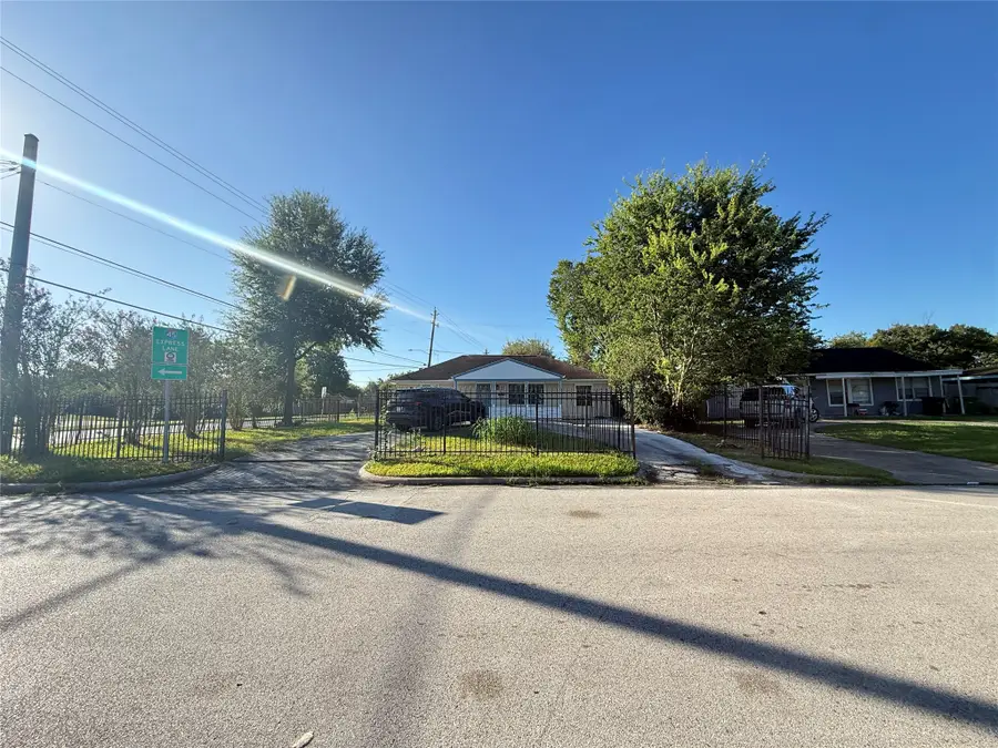 7562 Thurow Street, Houston, TX 77087 - #3