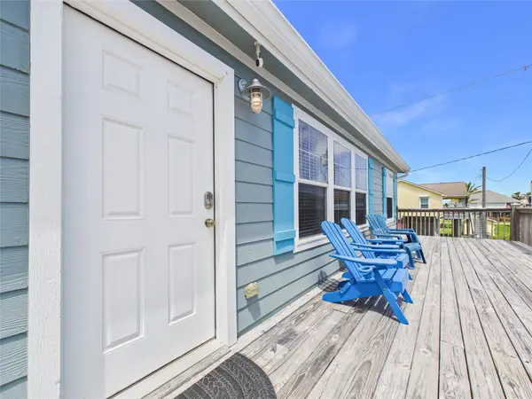 905 Meynig Drive, Crystal Beach, TX 77650