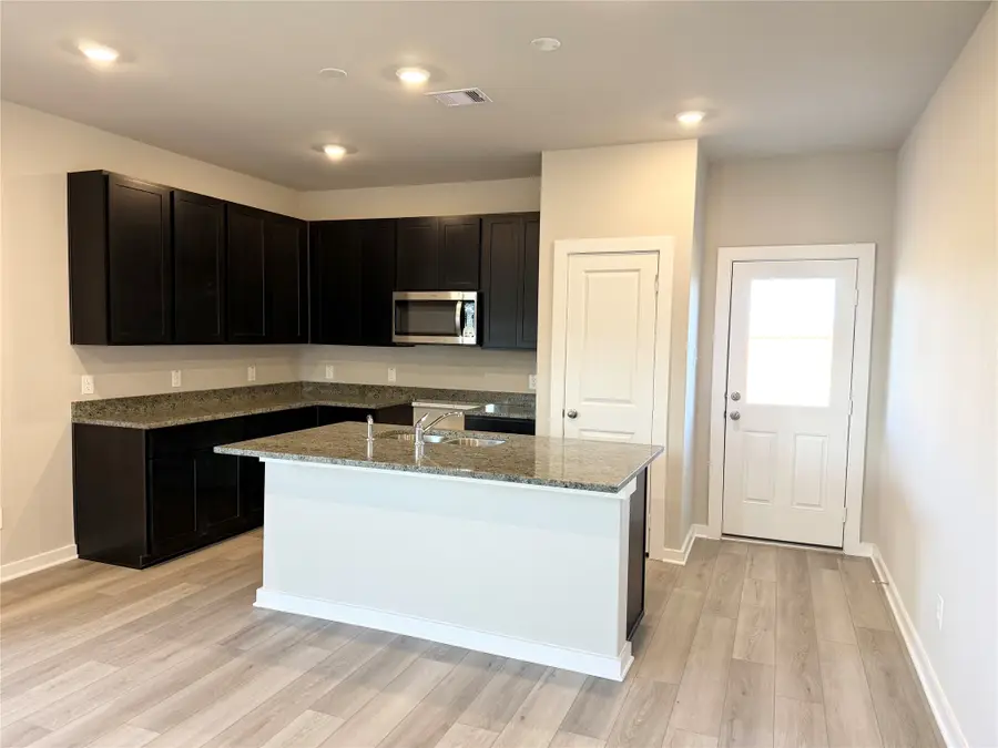 2907 Wind Cave Lane, Rosharon, TX 77583 - Image #2