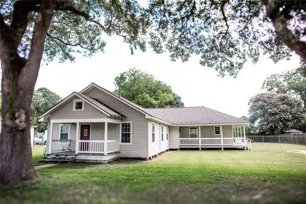403 Leveridge, East Bernard, TX 77435