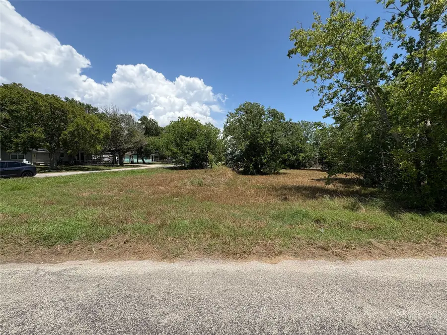 401 E Tres Palacios Avenue, Palacios, TX 77465 - Image #3