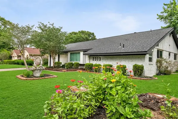 2313 Cedar Street, Pearland, TX 77581
