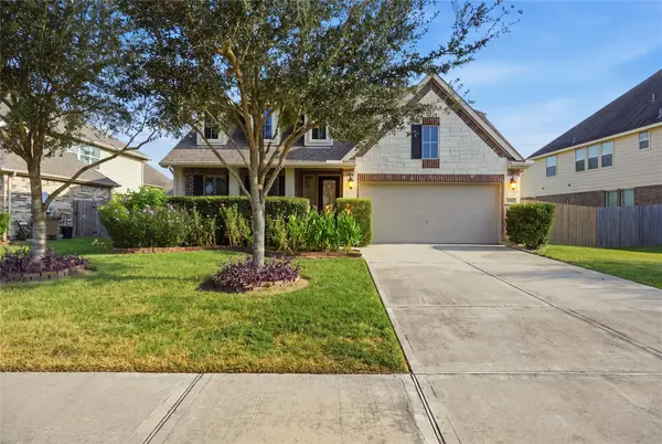 1717 Oakdale Mist Drive, Dickinson, TX 77539