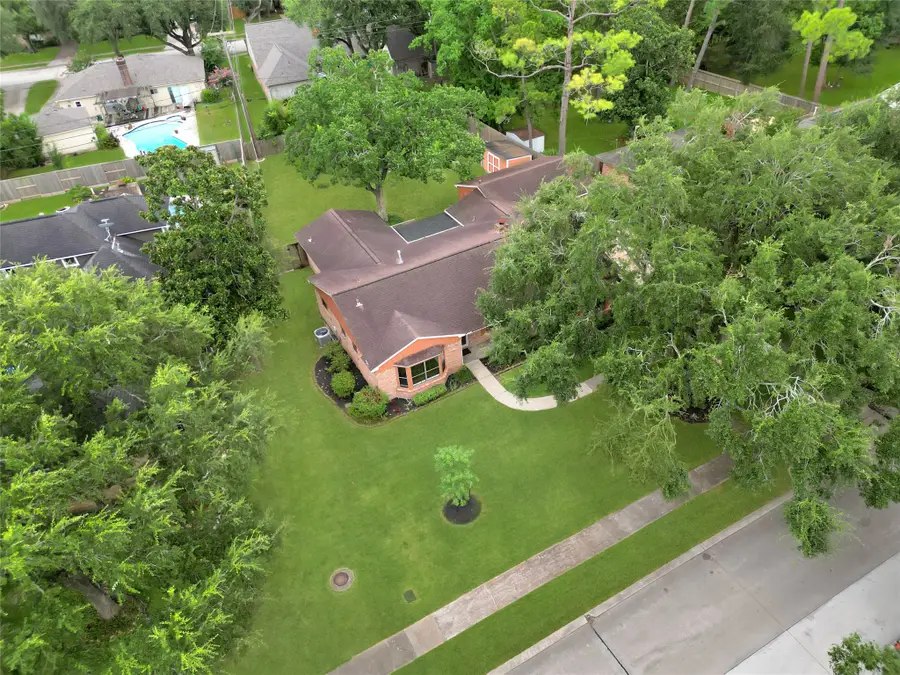 302 Bayou View Drive, El Lago, TX 77586 - Image #2