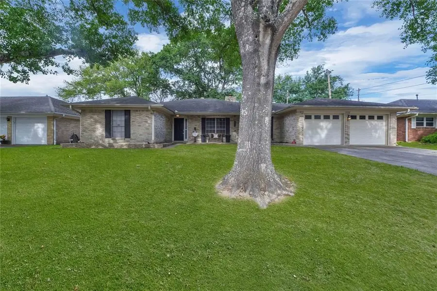 2108 Eaves Drive, Baytown, TX 77520 - Image #2