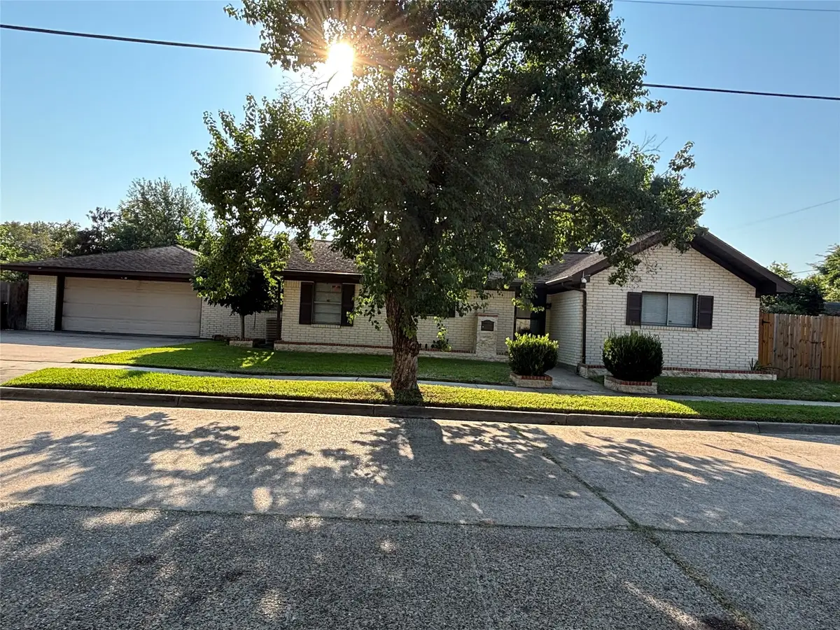 700 E Hunnicutt Street, Baytown, TX 77520 - Image #1