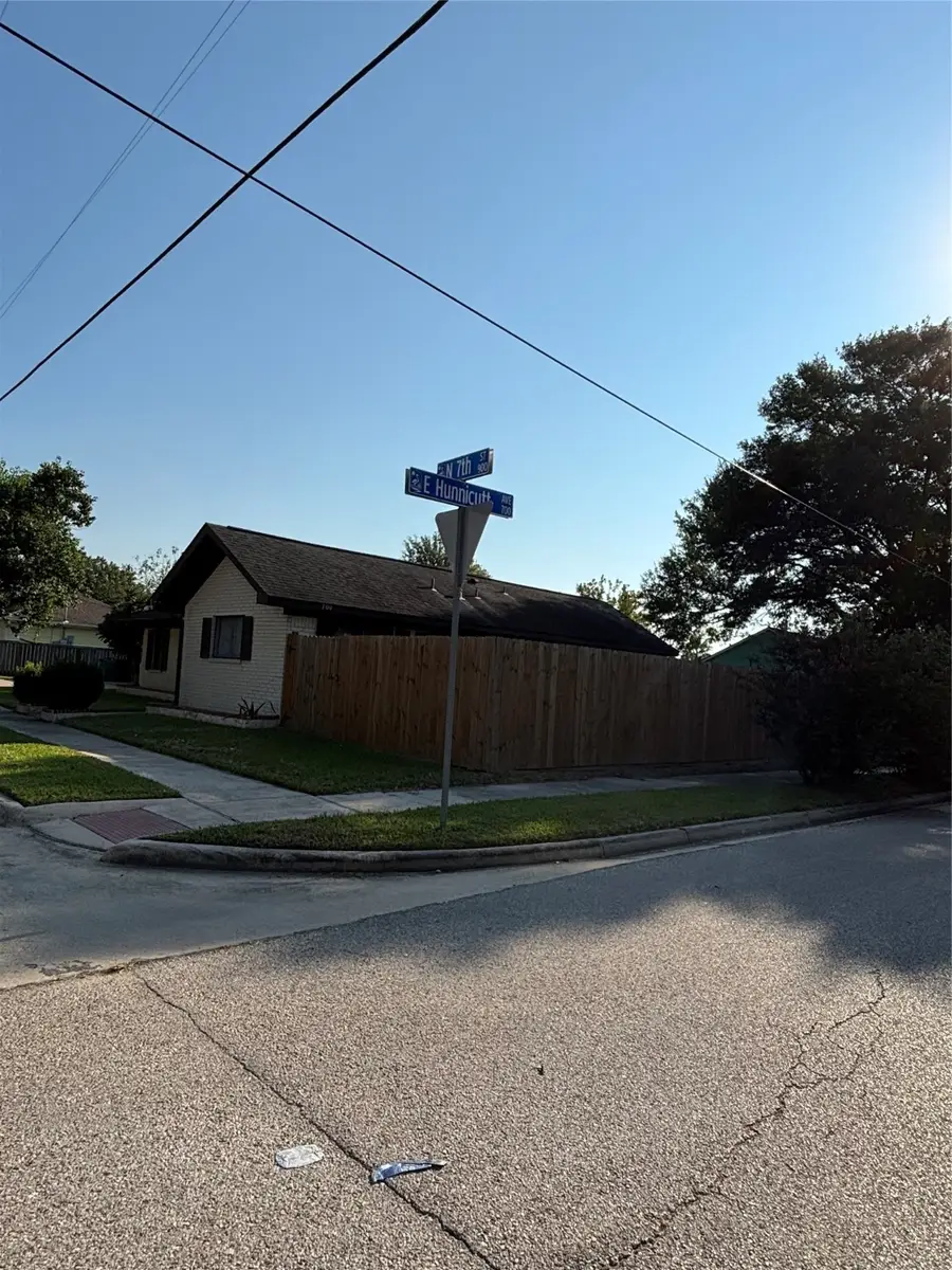 700 E Hunnicutt Street, Baytown, TX 77520 - Image #2