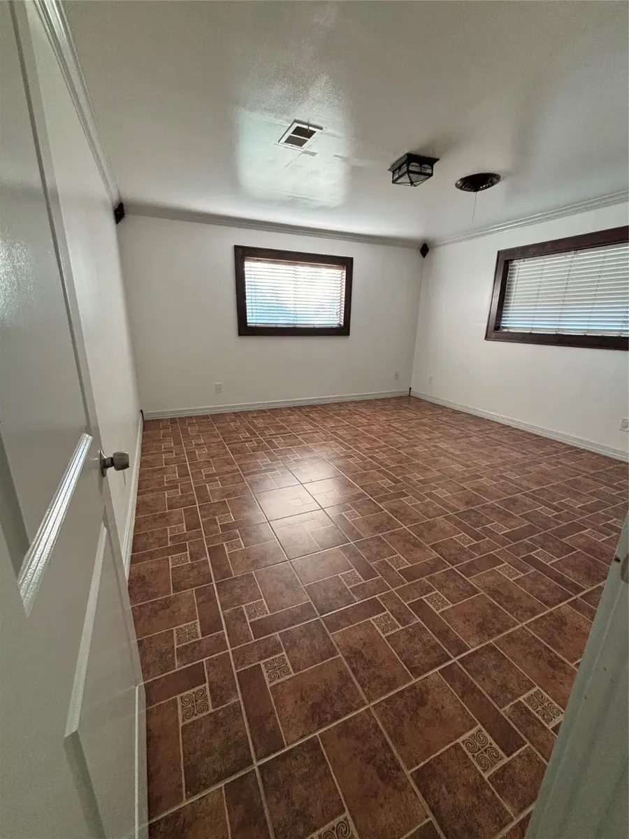 700 E Hunnicutt Street, Baytown, TX 77520 - Image #3