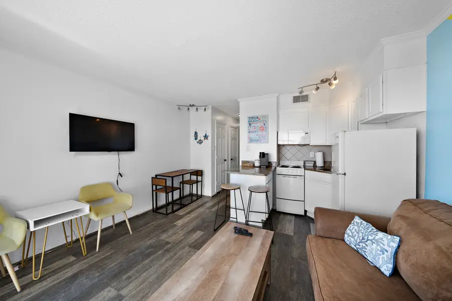 6102 Seawall Boulevard #104, Galveston, TX 77551 - Image #3