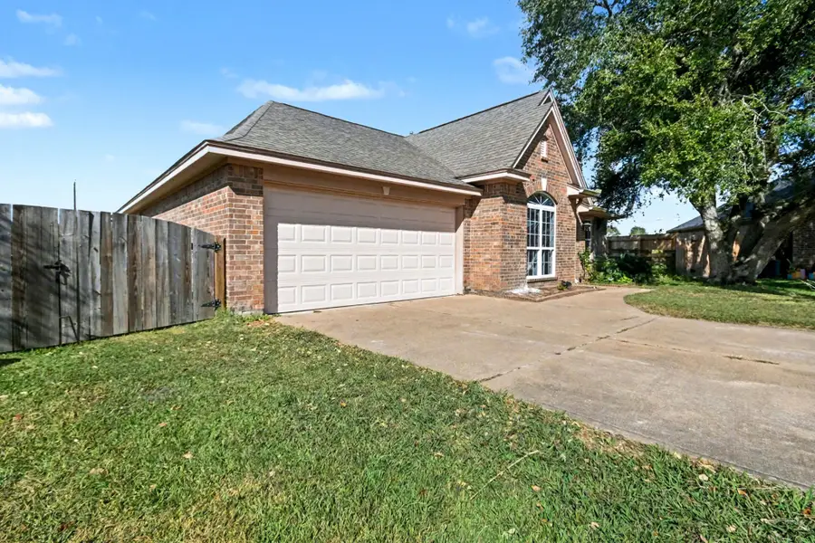 5426 Novak Court, Danbury, TX 77534 - Image #3