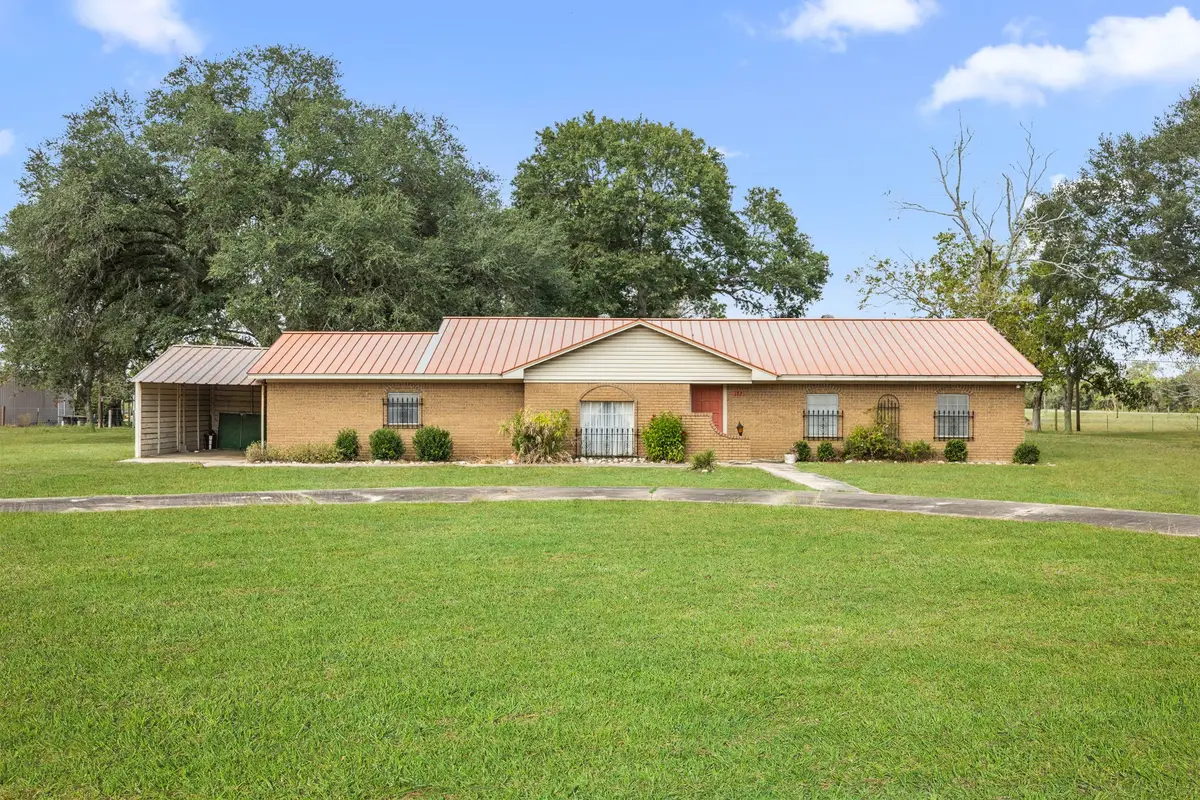 182 Lakeview 2 Road, El Campo, TX 77437 - Image #1