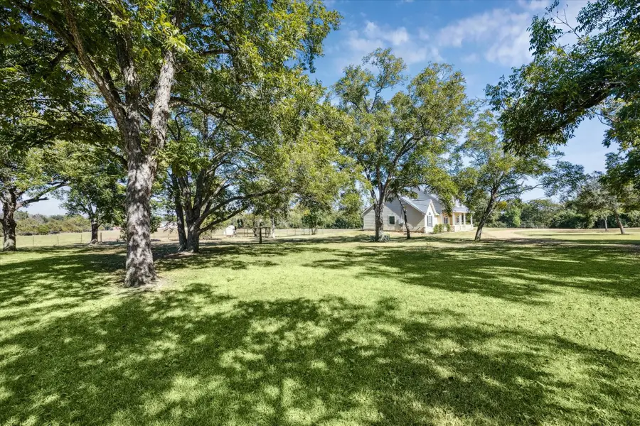 840 E Glenn Street, Bellville, TX 77418 - Image #3