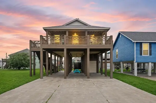 977 Clara Street, Crystal Beach, TX 77650