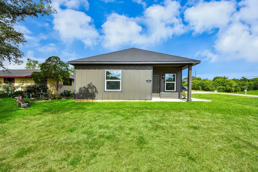 211 19th Street, Hempstead, TX 77445 - #3