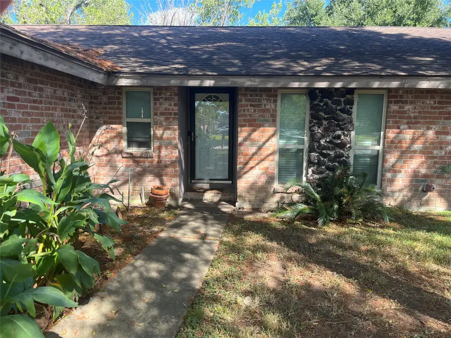 11702 Ensbrook Drive, Houston, TX 77099 - Image #2