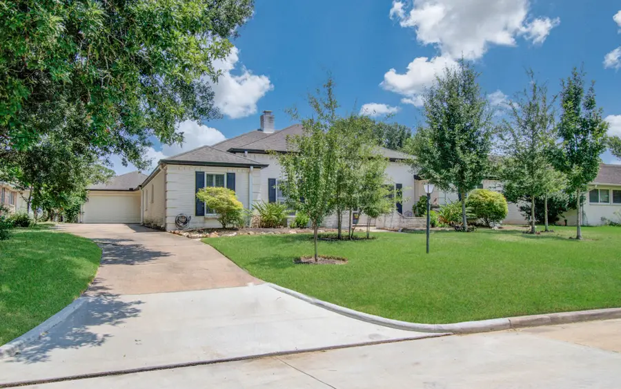 18655 Martinique Drive, Nassau Bay, TX 77058 - Image #2