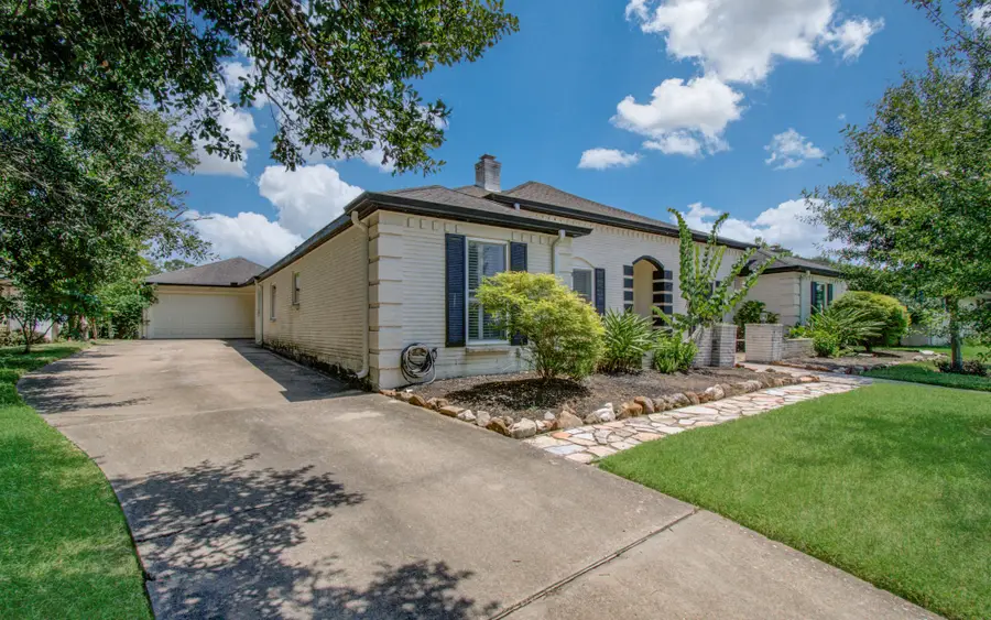 18655 Martinique Drive, Nassau Bay, TX 77058 - Image #3