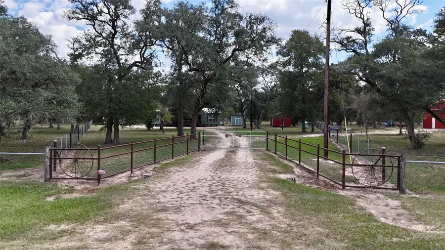 3033 County Road 18, Hallettsville, TX 77964 - Image #2