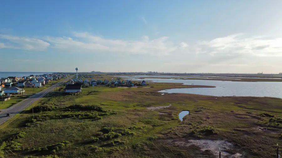 206 Nesmith Place, Surfside Beach, TX 77541 - Image #2