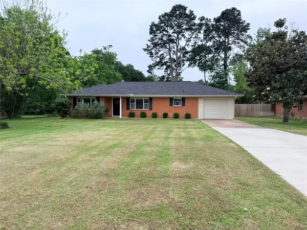 2111 Bush Drive, Huntsville, TX 77320