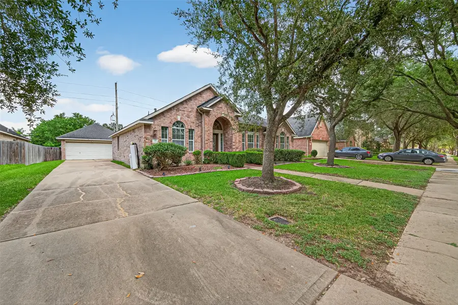 718 Silver Creek Circle, Richmond, TX 77406 - Image #2