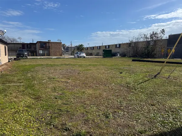 19-- 44th, Galveston, TX 77550