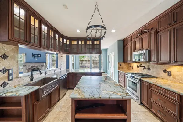 2502 Sea Horse Court, Seabrook, TX 77586