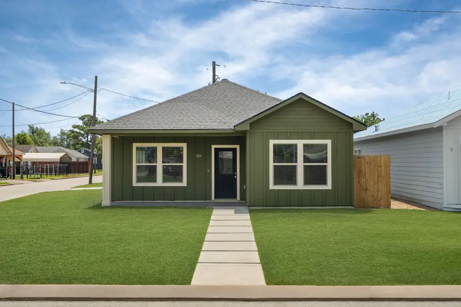 1301 Hawthorne Street, Baytown, TX 77520 - #2