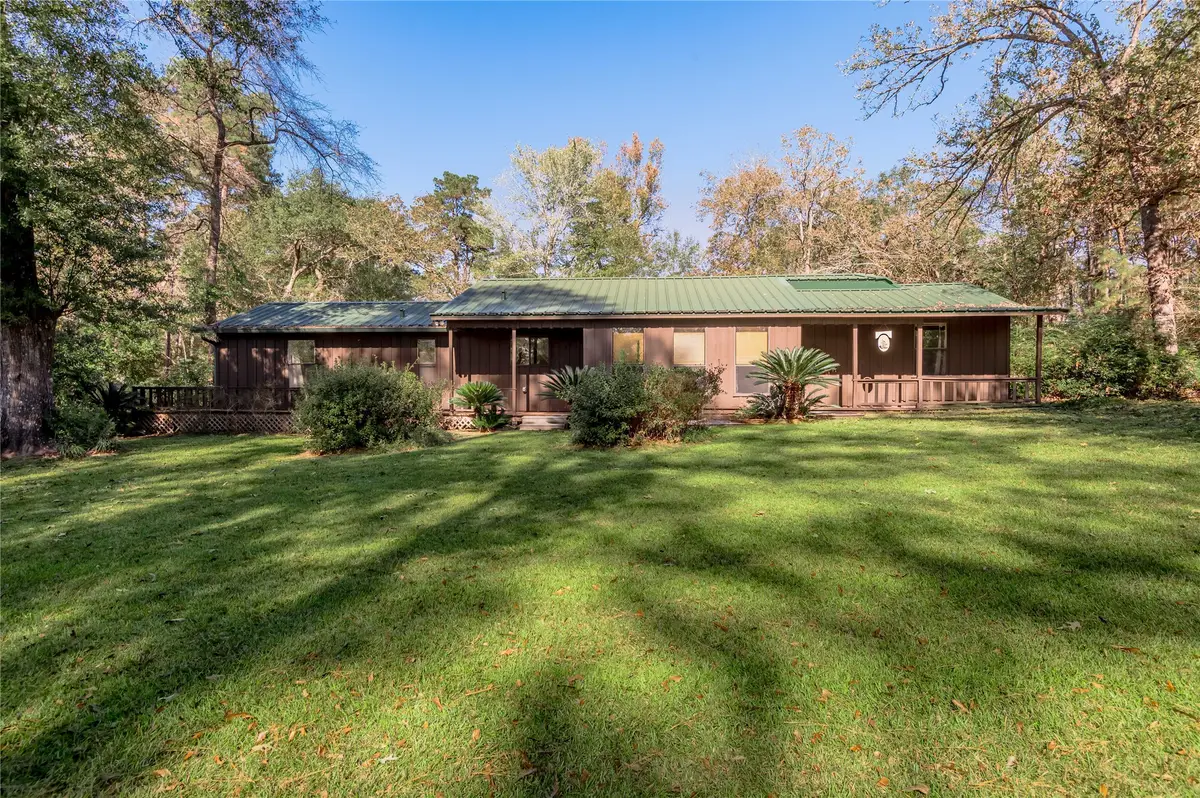 1153 Southwood Dr, Huntsville, TX 77340 - Image #1