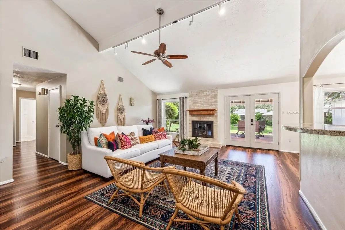 508 Williamsburg Circle, Friendswood, TX 77546 - Image #1