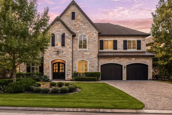 27 Johnathan Landing Court, The Woodlands, TX 77389
