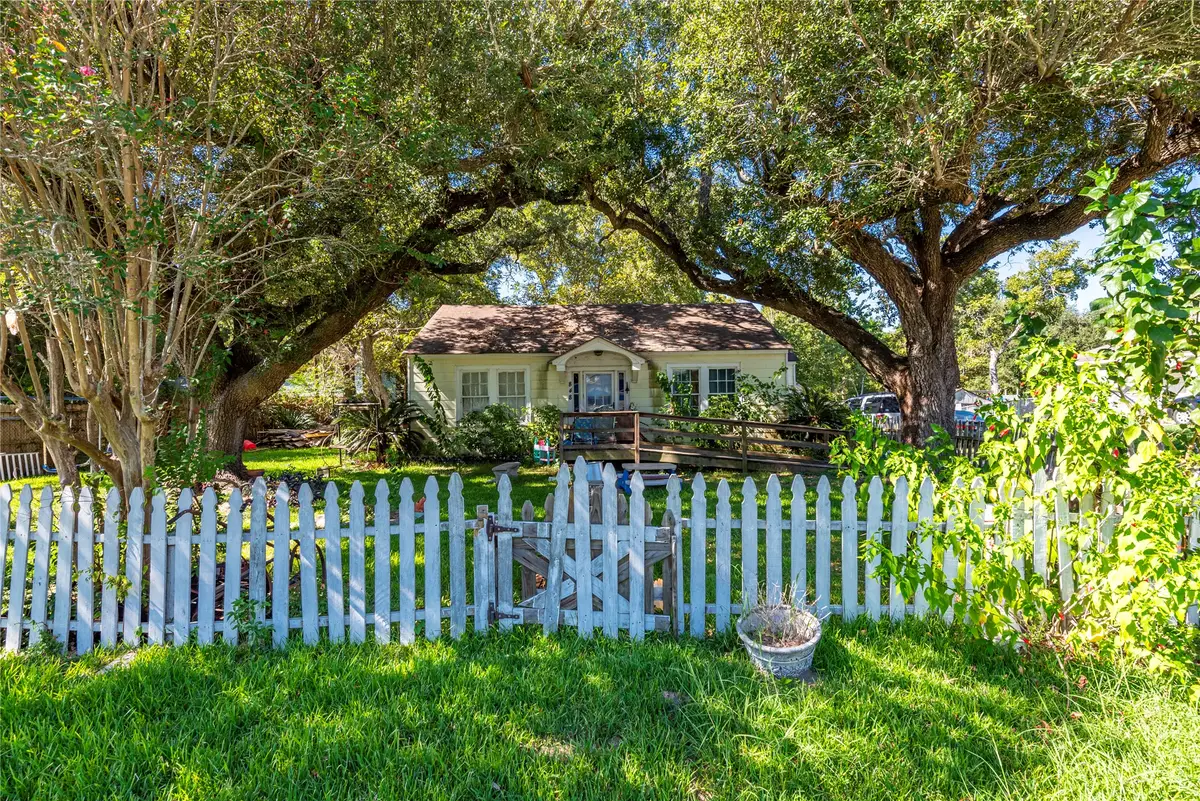 848 Holly Street, La Marque, TX 77568 - Image #1