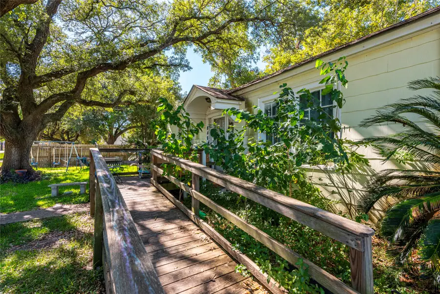 848 Holly Street, La Marque, TX 77568 - Image #3