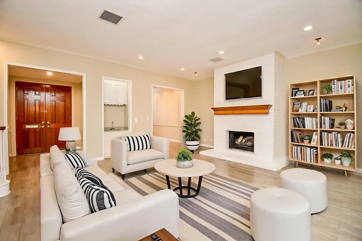 4 Bayou Pointe Drive, Houston, TX 77063 - Image #1