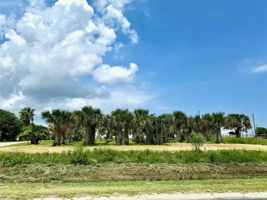 1716 Garth Avenue, Gilchrist, TX 77617 - Image #3